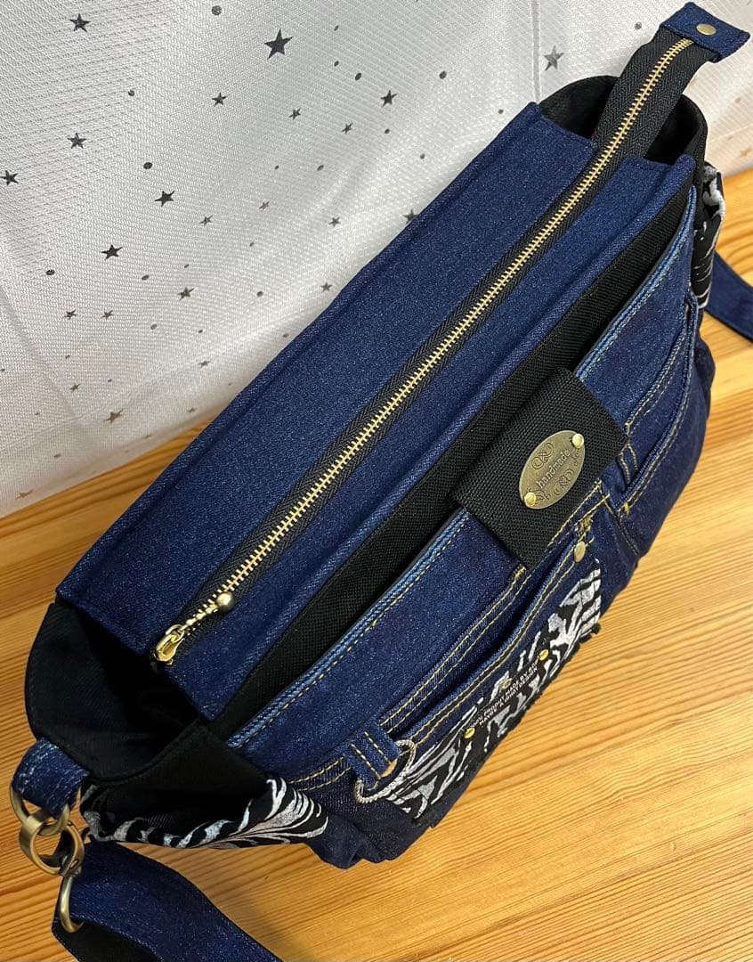 デニムリメイクバッグ（M）No.831☆ショルダーバッグ　斜めがけバッグ