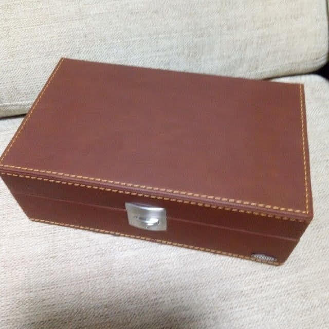 激安。新品！鍵付き！展示品！時計保管ケース