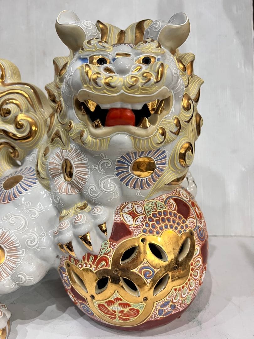 大迫力　 九谷焼 太吉 唐獅子 狛犬 獅子 シーサー 金彩 玉乗り獅子 置物