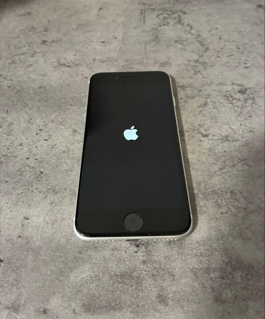 iPhone SE (第3世代) 64GB スターライト 本体　美品