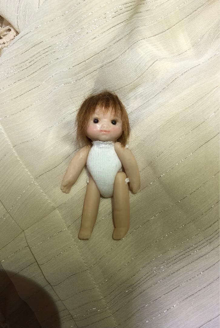 身長約8センチ 小さな女の子 （靴はつきません)