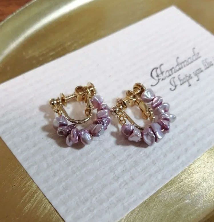 No.565　ラベンダーパープルケシパールのイヤリング／ピアス