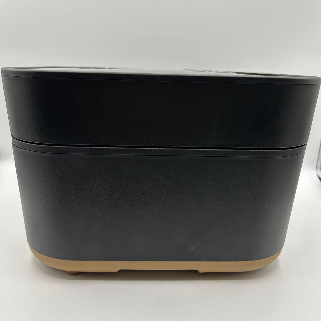 黒い炊飯器 シンプルデザイン