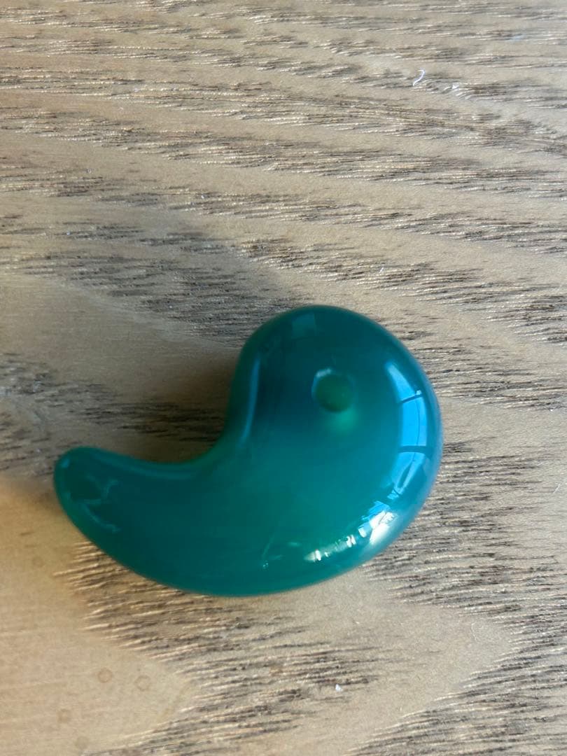 翡翠の勾玉　宝飾品　ペンダントトップ