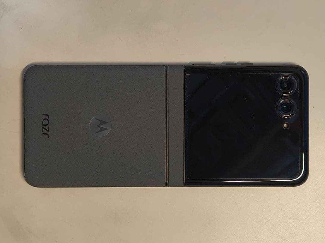 motorola razr 50 simフリー コアラグレー
