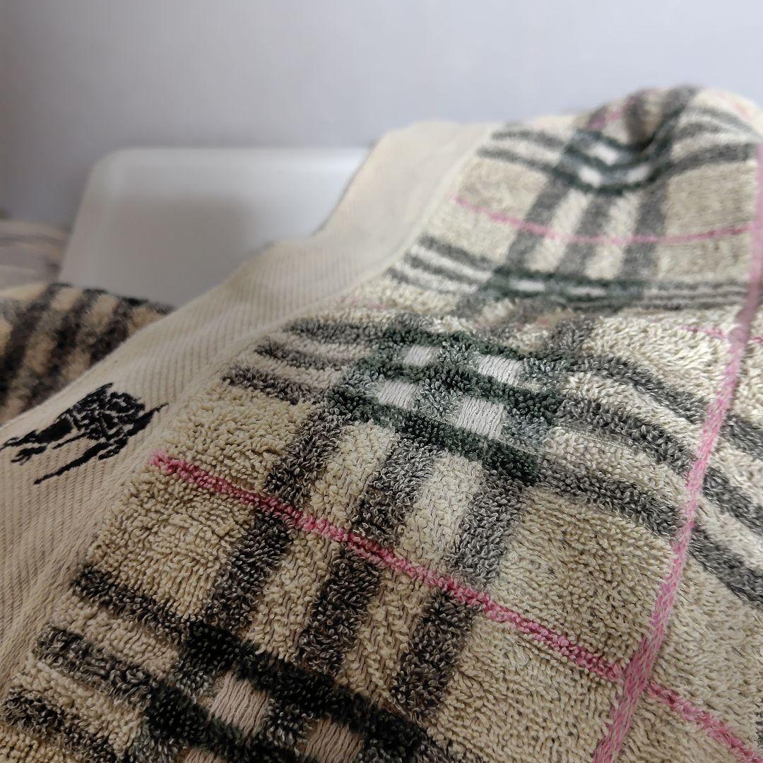 バーバリー・BURBERRYのバスタオルです。大判です。