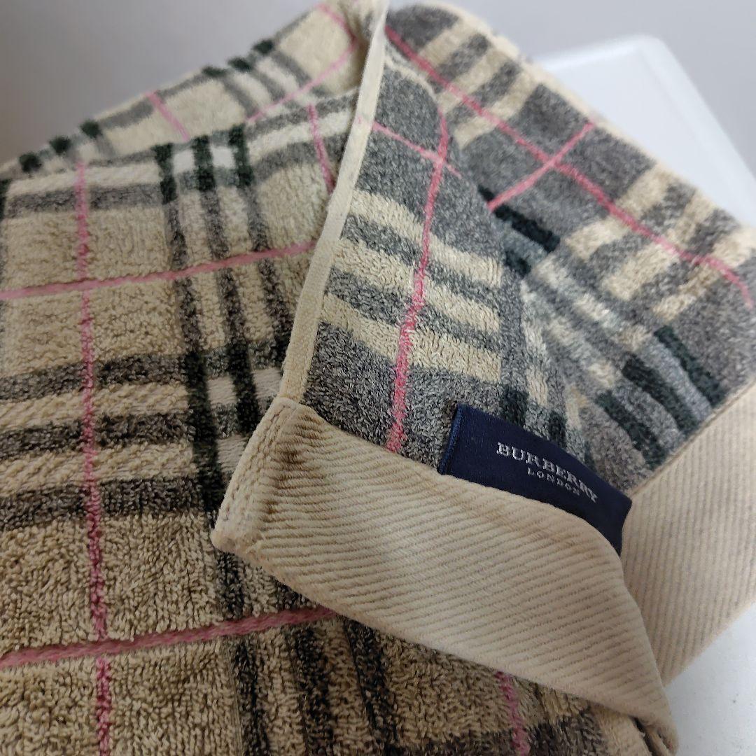 バーバリー・BURBERRYのバスタオルです。大判です。