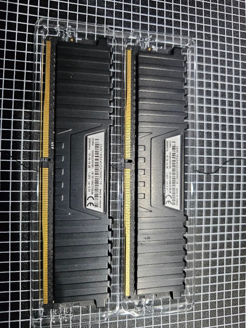 Vengeance DDR4 16GB メモリー