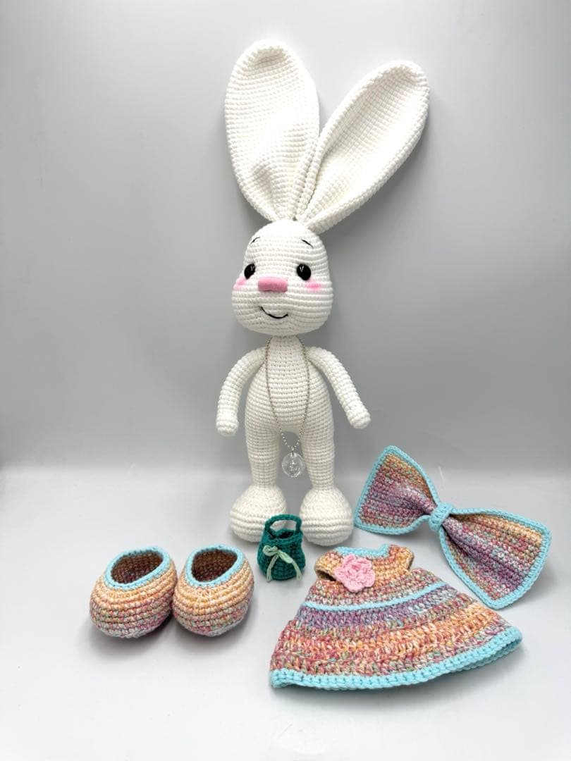 【ハンドメイド】 編みぐるみ　大柄 うさぎちゃん 6点セット