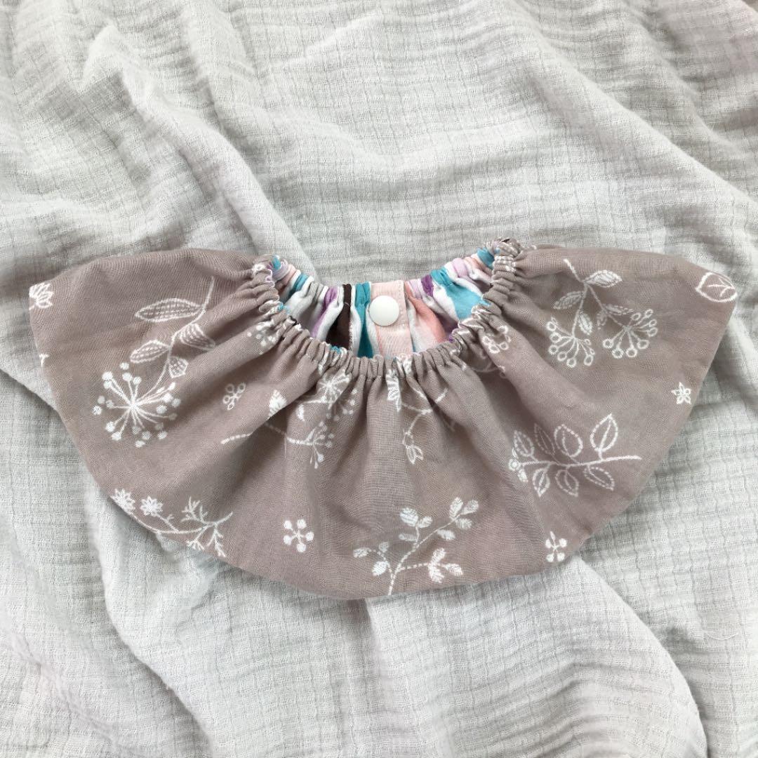 ★グレージュ刺繍×マルチストライプ★ ハンドメイド　リバーシブル　スタイ　花柄