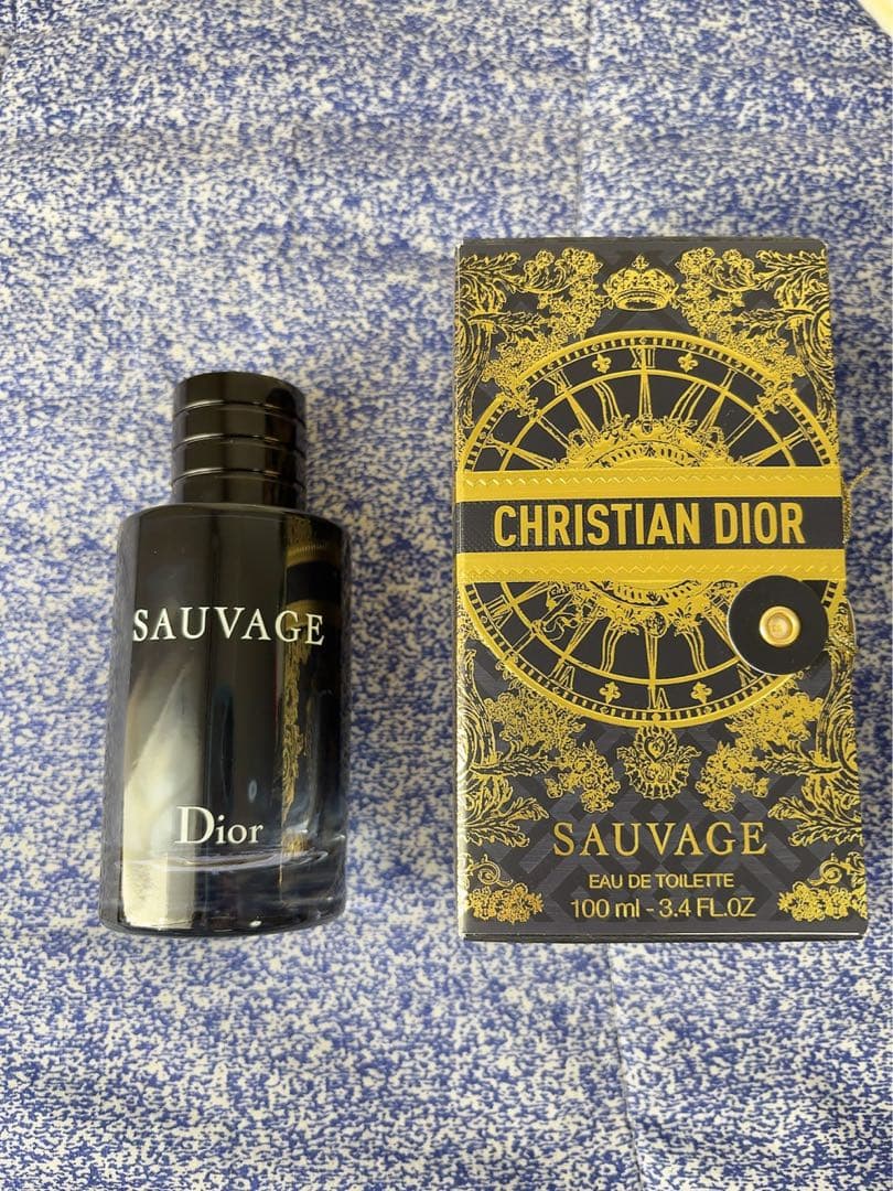 Dior ソヴァージュ オードゥ トワレ (ホリデー限定品)