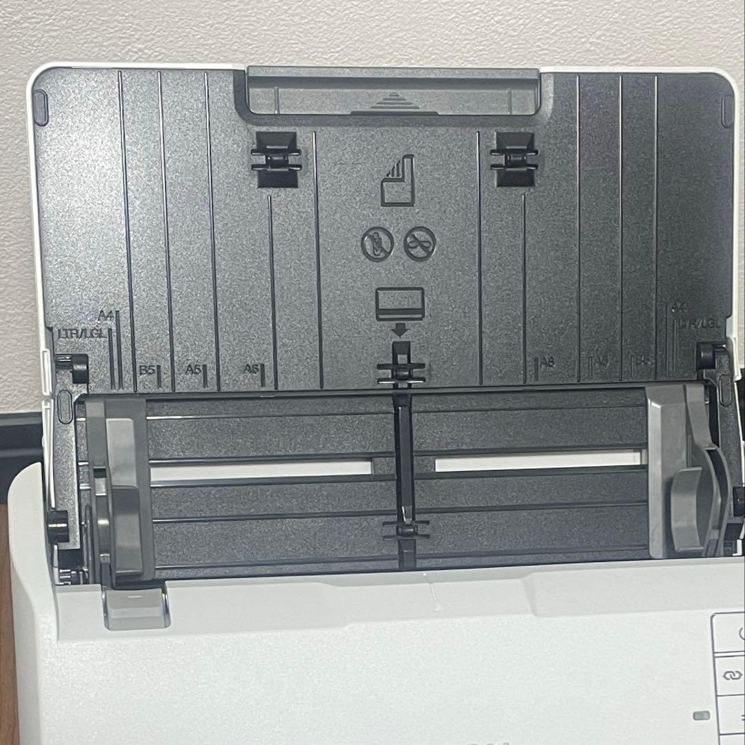 美品 EPSON DS-571W ドキュメントスキャナー　Wi-Fi対応　ADF