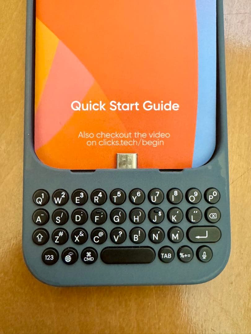 Clicks Keyboard for iPhone 15 Pro グレー