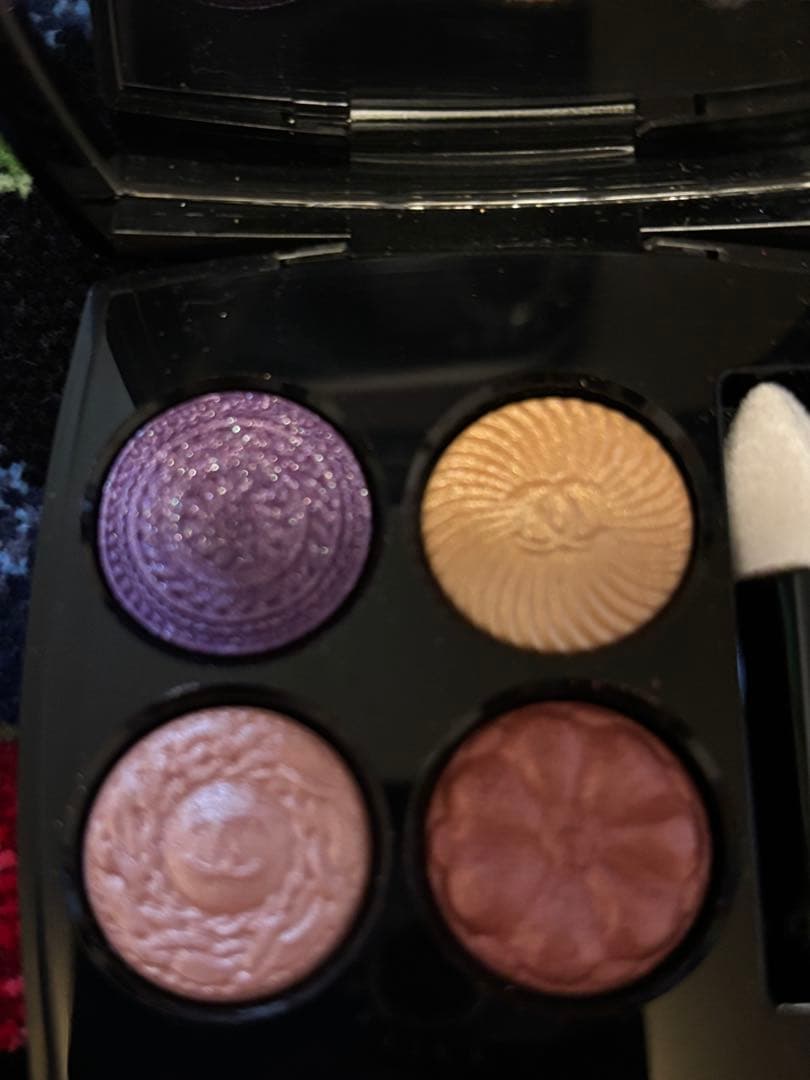 CHANELアイシャドウ　特別限定品　ブトン