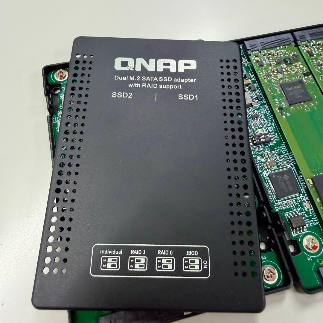 QNAP Dual M.2 STA SSD adapter ×2 1TB×4