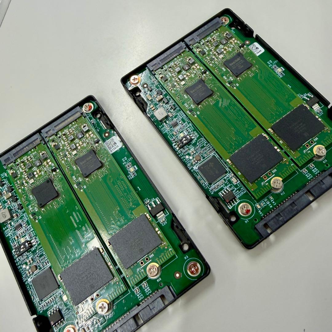 QNAP Dual M.2 STA SSD adapter ×2 1TB×4