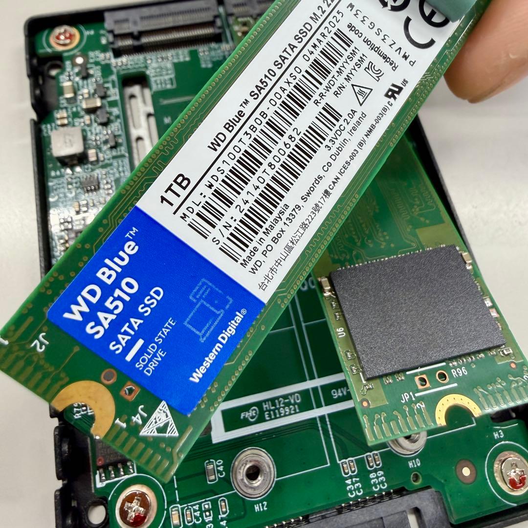 QNAP Dual M.2 STA SSD adapter ×2 1TB×4