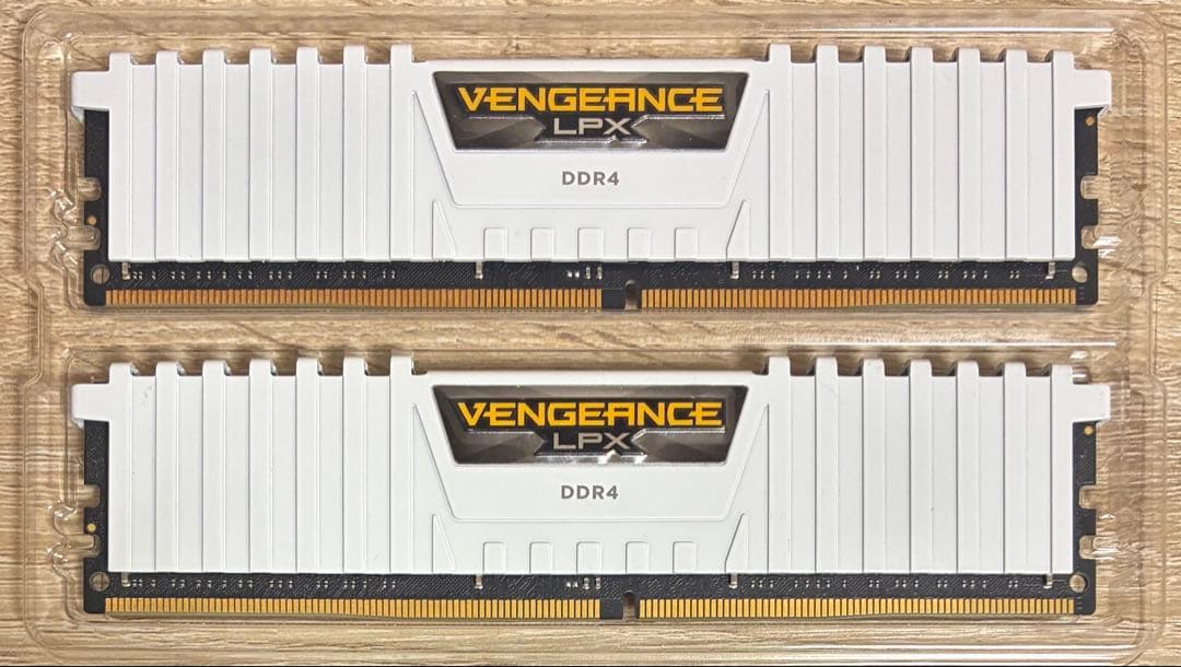 【中古】DDR4-3000 32GB(16GB×2枚) CORSAIR