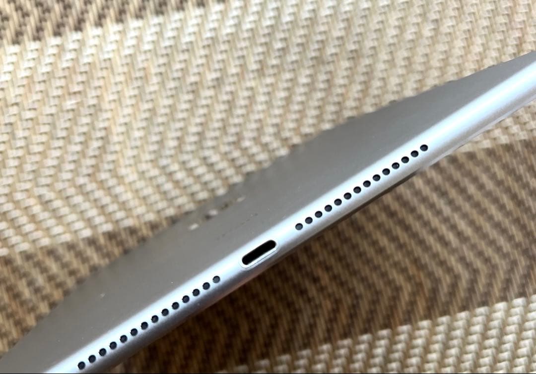 iPad Air2 バッテリー98% 16G wifi+cellular
