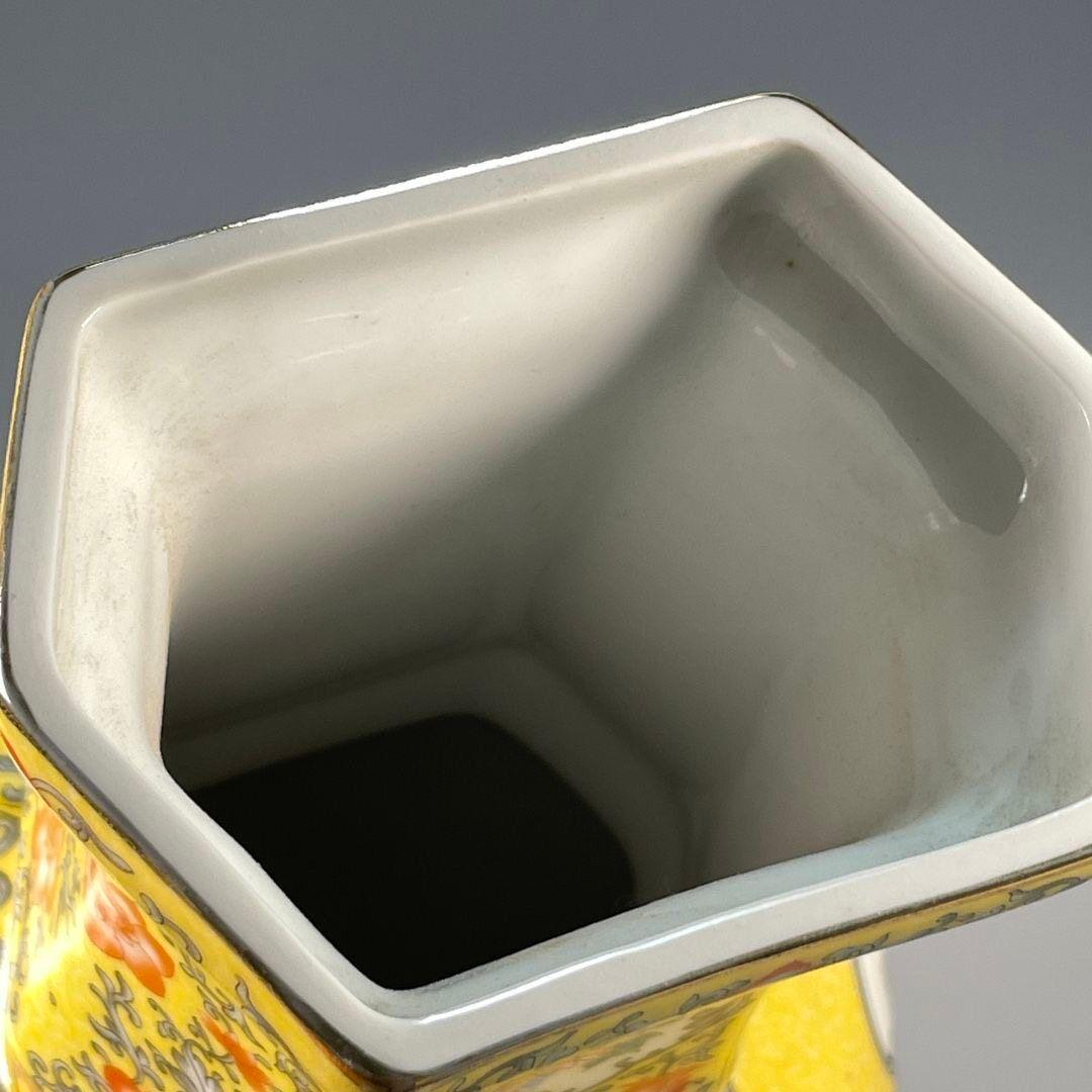 景徳鎮 黄釉錦地琺瑯彩窓花鳥四方瓶 陶磁器 装飾品 現代工芸品 美術品 置物
