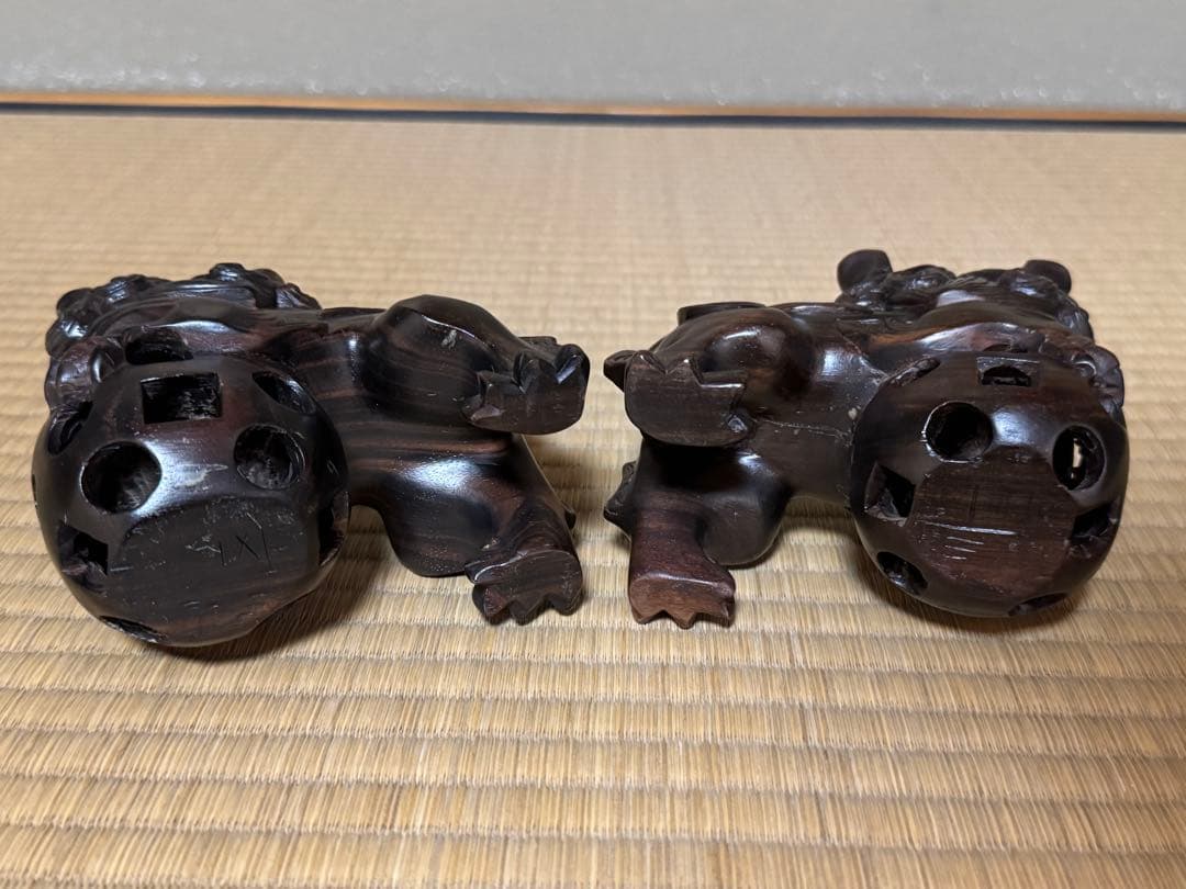 母のお茶道具の仲間たち 透かし彫り 沖縄シーサー 玉乗り唐獅子像木彫刻 2対