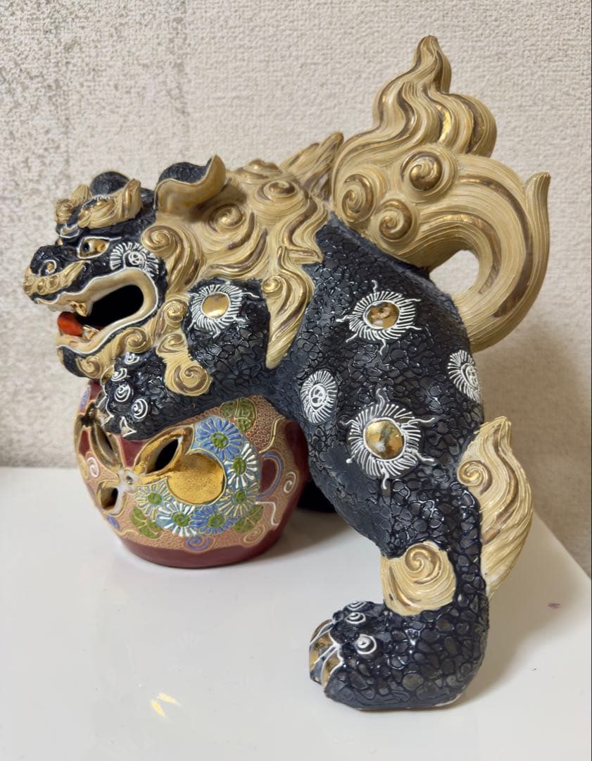 獅子の陶器置物 黒金