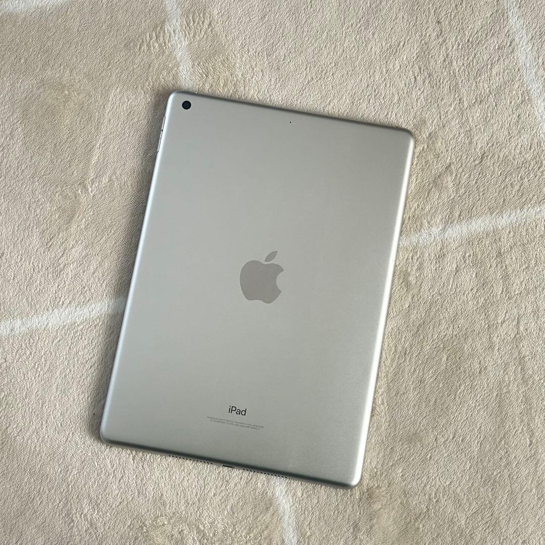 Apple iPad (第5世代) シルバー MP2G2J/A