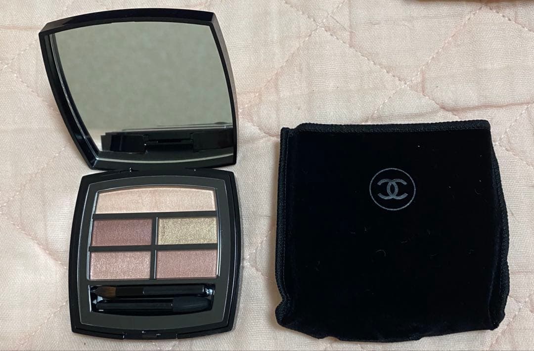 CHANEL⭐︎ LES BEIGES アイシャドウパレット⭐︎限定チャーム付き