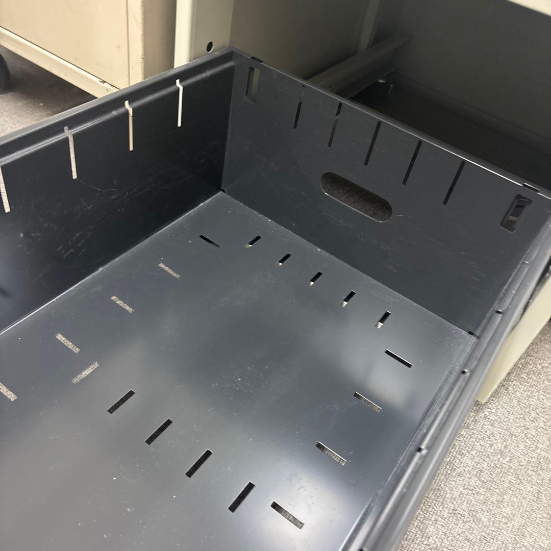 オフィス用　スチール製キャビネット