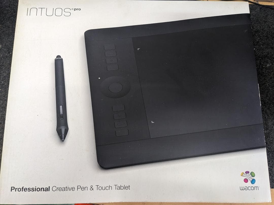 ワコム Intuos Pro プロフェッショナルペンタブレット Mサイズ
