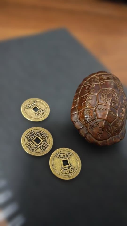 古銅風 亀甲 富甲天下 手把件 小置物 開運 縁起物 銅銭付 工芸品 B