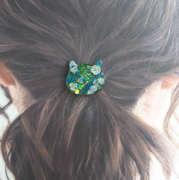 水色のキラキラ猫ちゃんレジンヘアゴム
