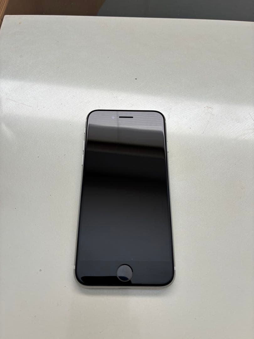 iPhone SE ホワイト【新品未使用】
