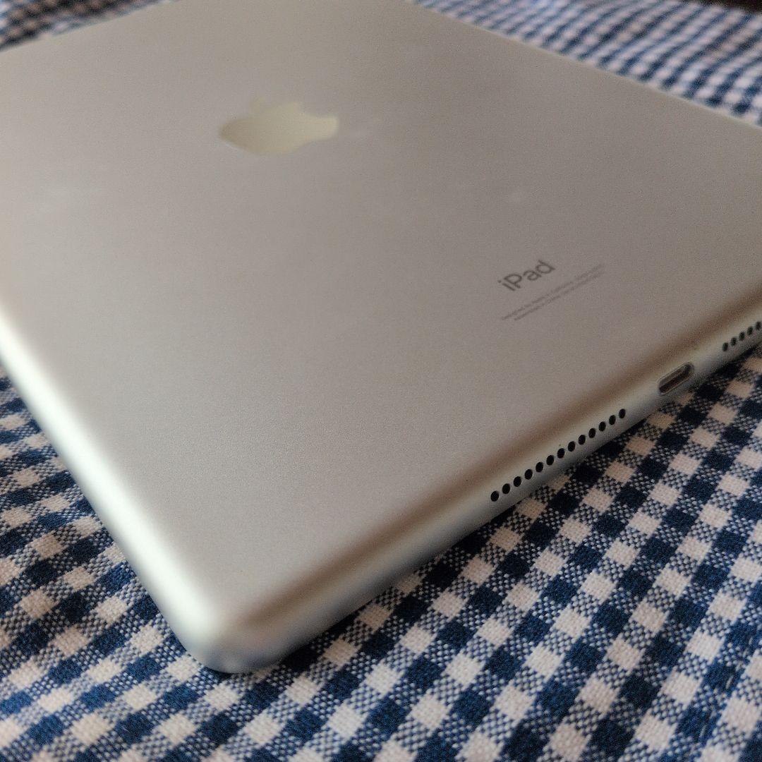 【美品】Apple iPad (第9世代) 64GB Wi-Fi シルバー