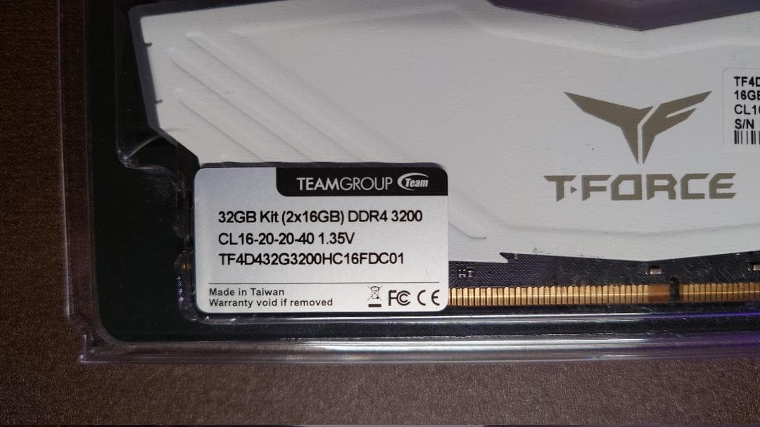 32GB メモリ Team RGB DELTA DDR4 (16GBx2枚)