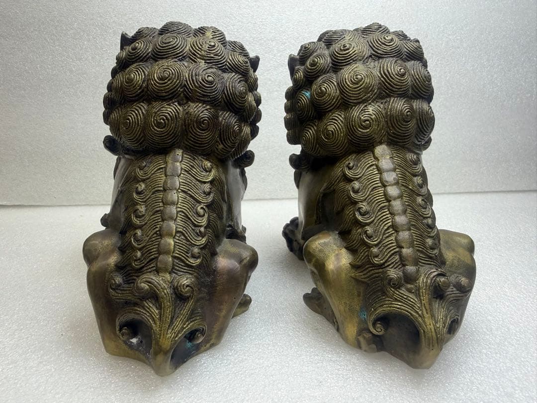 金属製 獅子像 対の像