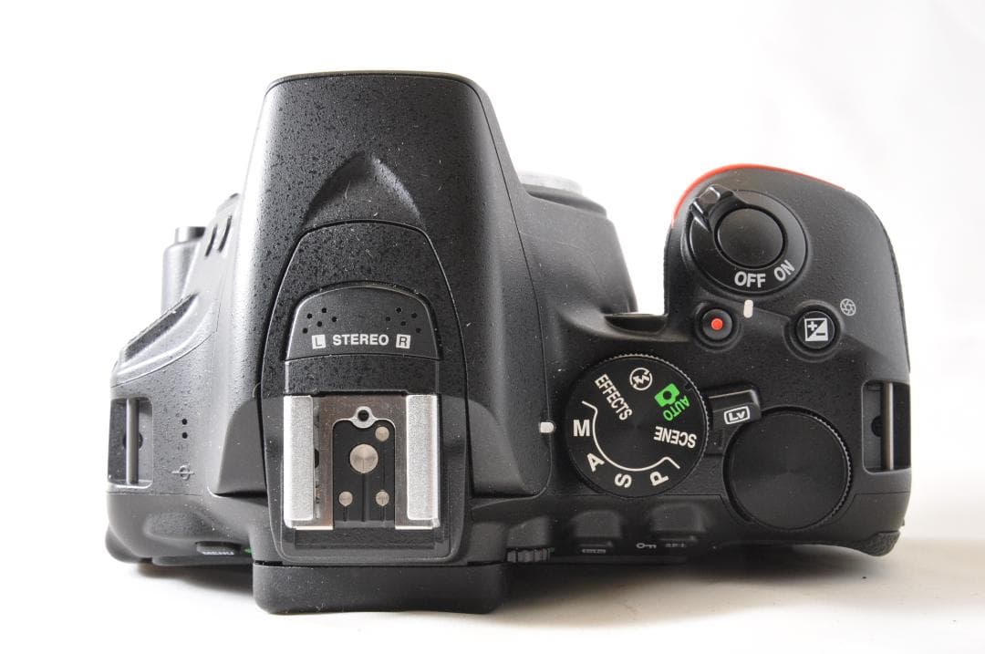 ■ 美品 ■ ニコン　Nikon D5600 ボディ ≪S数8233回≫