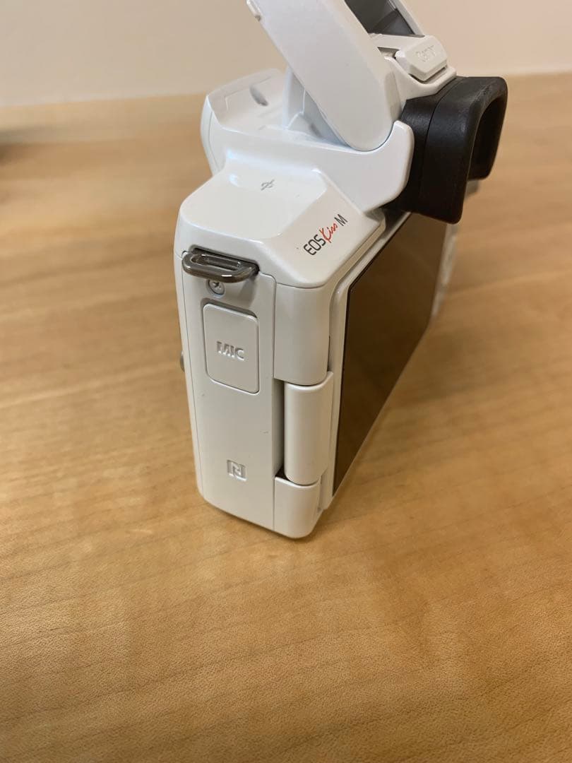Canon EOS Kiss M ダブルズームキットホワイト充電器付き​