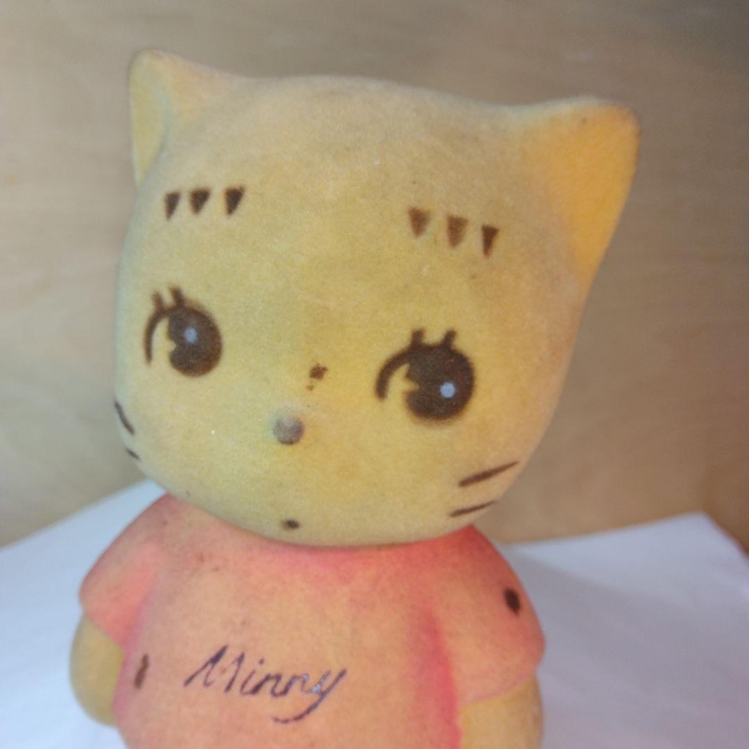 Minny 猫型フィギュア　貯金箱