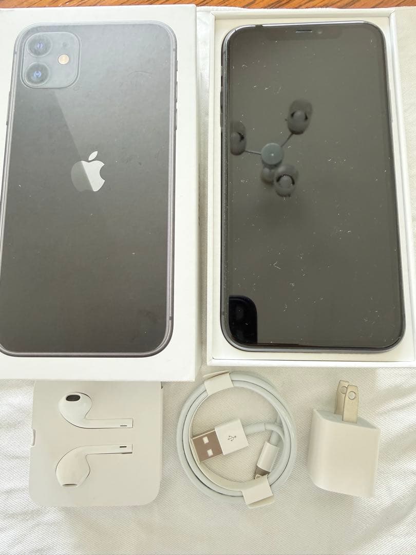 iPhone 11 64GB ブラック SIMロック解除済み 利用制限○ 箱付き