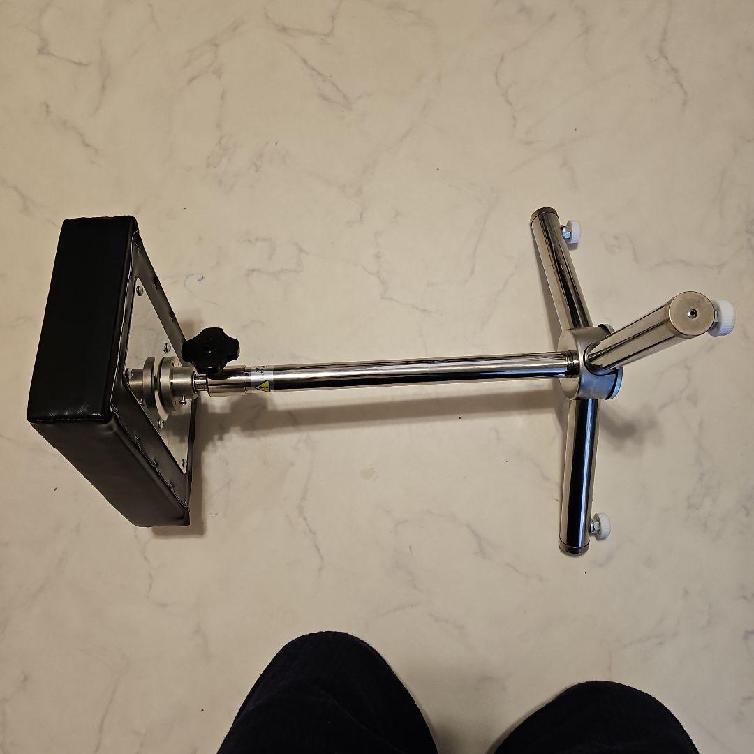 調整可能な黒のフットレスト