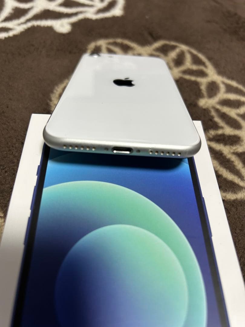 Apple iPhone SE (第2世代) ホワイト