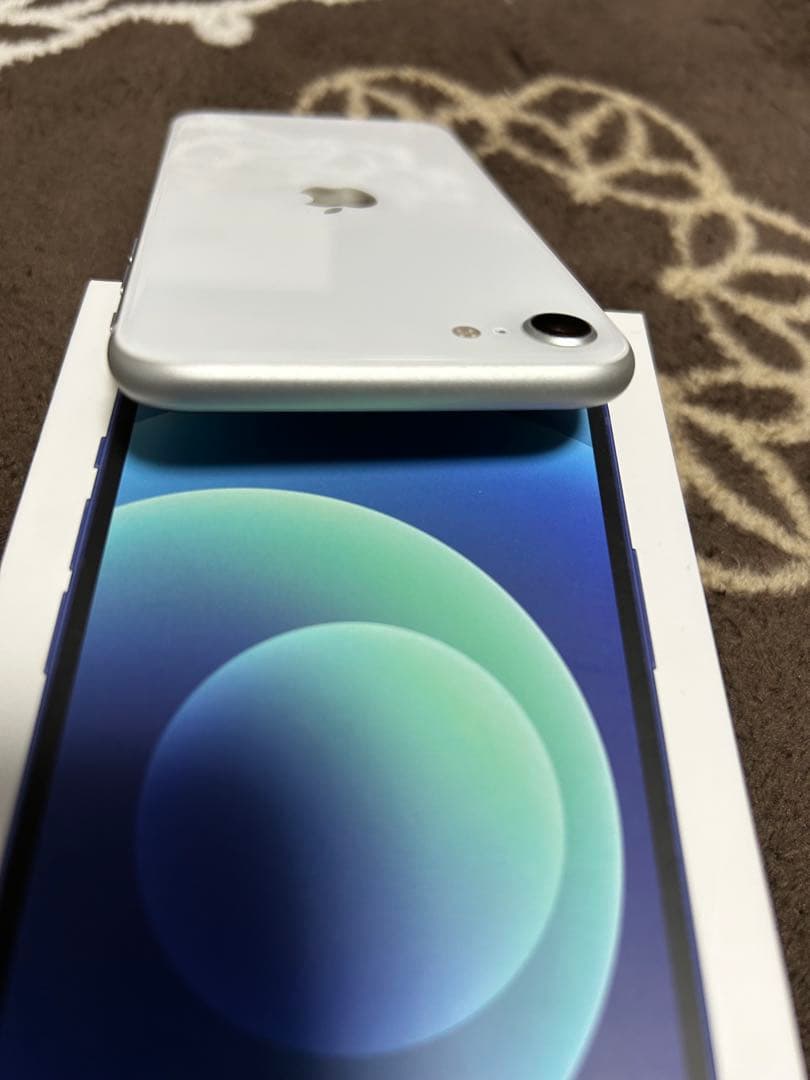 Apple iPhone SE (第2世代) ホワイト