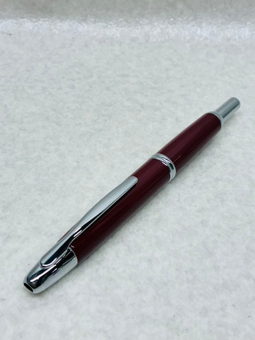 Z04）美品 PILOT パイロット キャップレス 万年筆 M ワインレッド