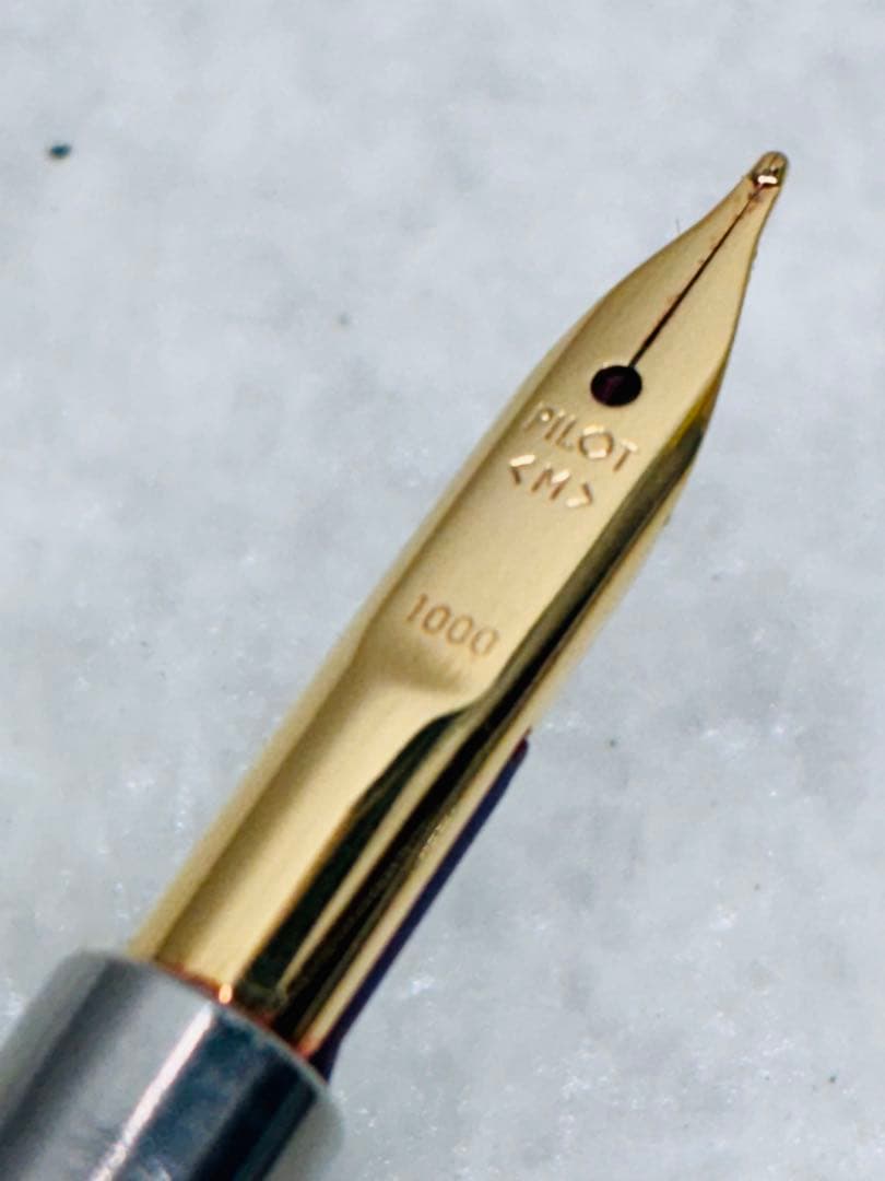 Z04）美品 PILOT パイロット キャップレス 万年筆 M ワインレッド