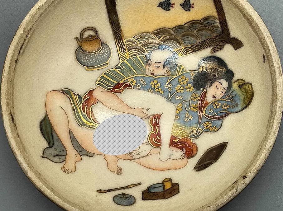 珍品（写真：No.2）！！　嫁入道具　合子　京焼？　薩摩焼？三人唐子図合子