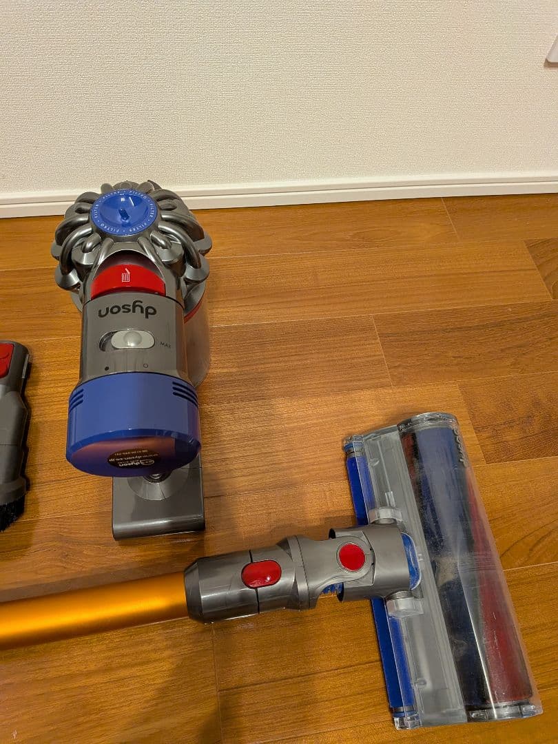 dyson V8 fluffy コードレススティッククリーナー 本体 付属品多数