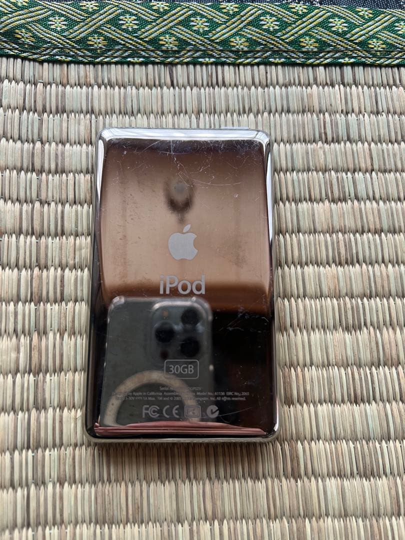 【良品】Apple iPod 第5世代 30GB ホワイト