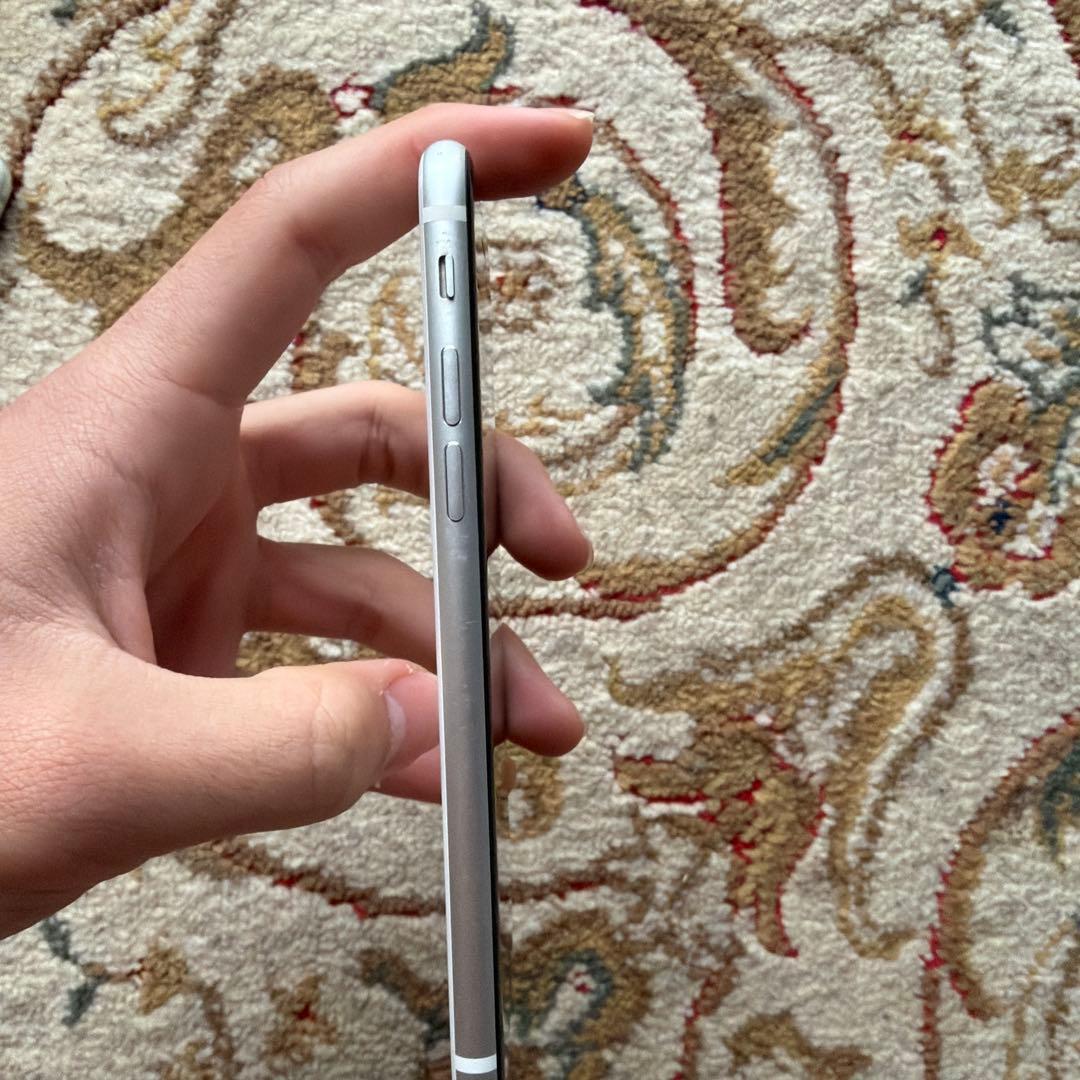 iPhone 8 容量64GB