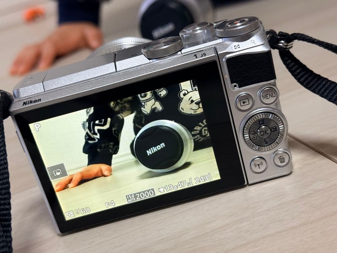 【限定価格　20時迄購入で本日発送】Nikon ダブルレンズ　デジカメ 1 Ｊ５